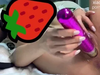 Stocking-Clad Vixen Masturbates with Vibrator (Hardcore 5min)