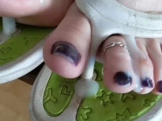 Public Foot Fetish: Cum with Me (Purple Nails)