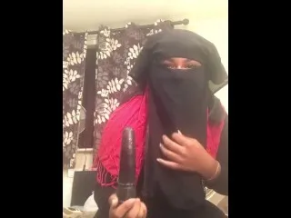 Niqabi Hijabi Woman: Dildo Suck & Shaking Ass