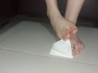 Lily's Foot Fold & Unfold