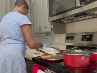 (TEASER CHRONICLES) Hot Ebony MILF in the Kitchen Action