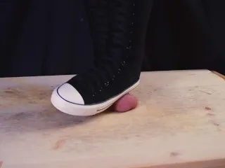 Crushing Cocks in High Converse - Bootjob, Shoejob