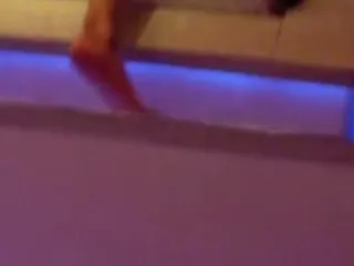 Esposa adulta en motel con amante sorprendida por marido