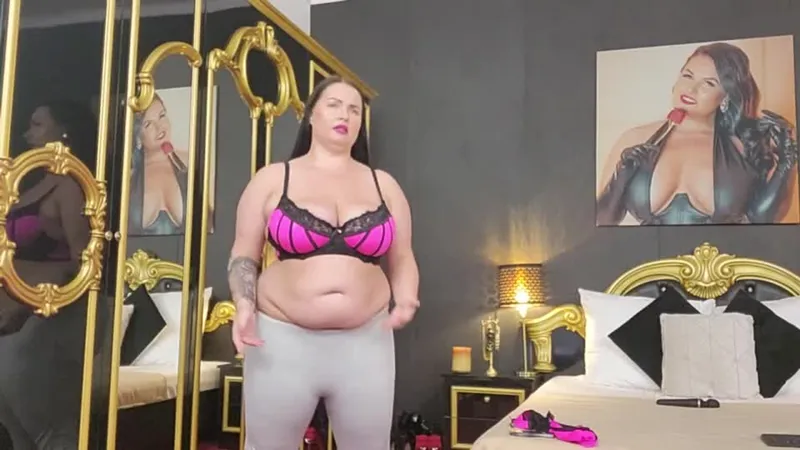 BBW Flaunts Amazing Leggings Body, Camel Toe Delight