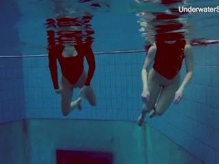 Lesbians Diana & Simonna: Underwater Passion