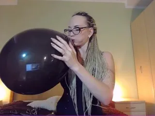 Popping Balloons with Intense Blowjobs