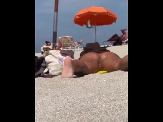 Sneaky Handjob on Beach! Geile at Action