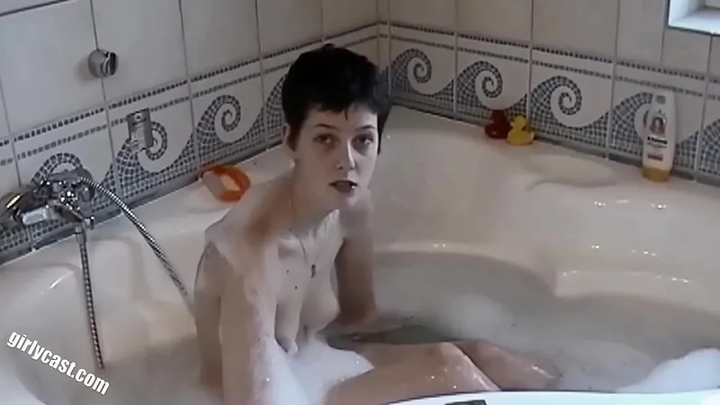 Skinnier Blonde in Thrilling Threesome