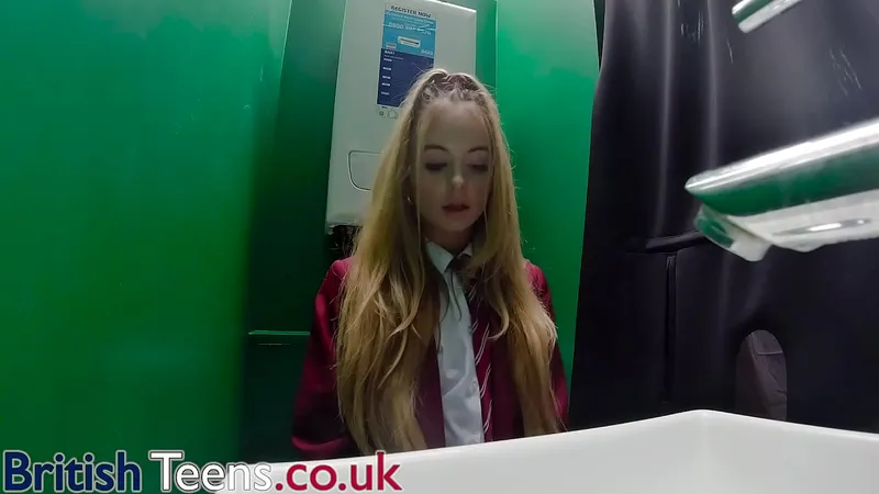 18 yr old Brit sucks dick at gloryhole