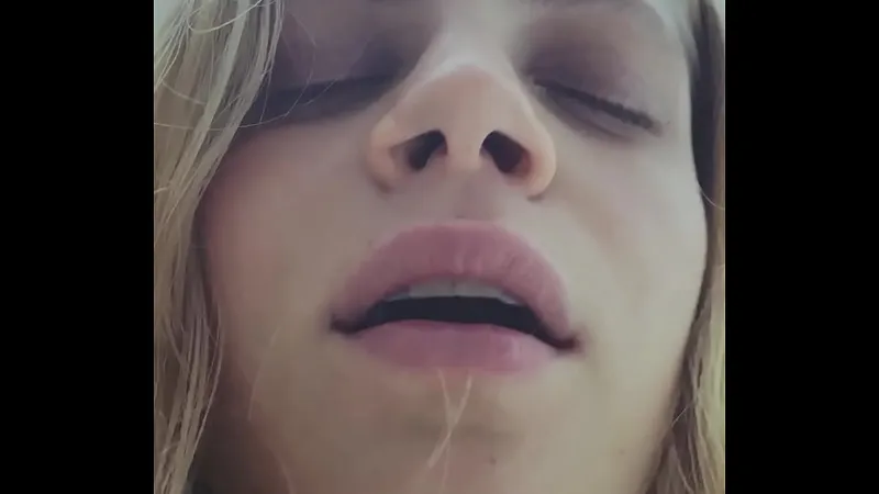 Teen Looks into Eyes While Sucking - XXX