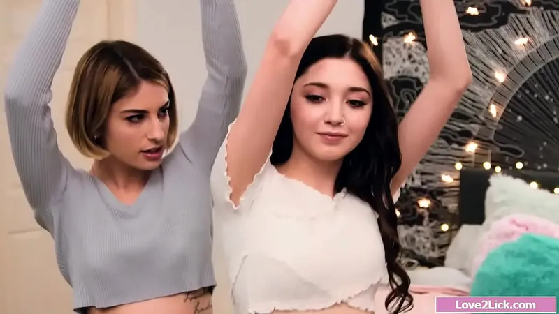Experienced Brunette Stepsister 18yo Pussy Eater
