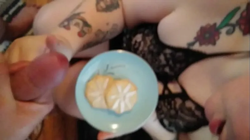 Slut Loves Cum on Biscuits - Intense Facial