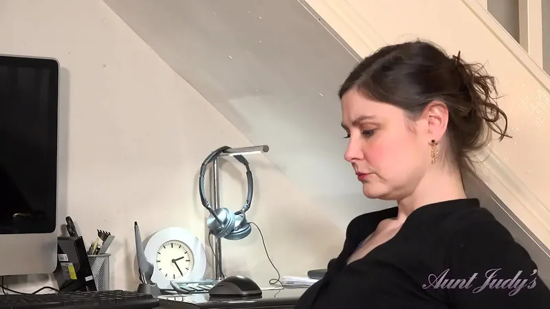 Horny WFH MILF Aurora in Stockings & Garters - All-Natural Hairy Pussy