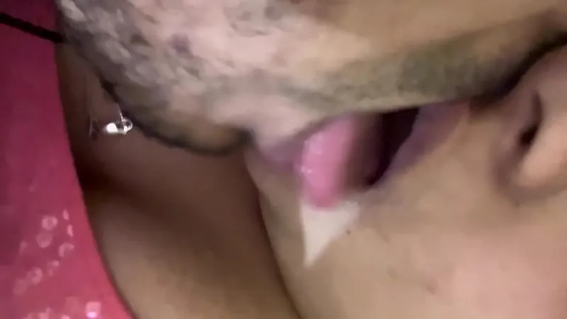 Boobs Fucked: Malai Bhabhi's Kissing Heat