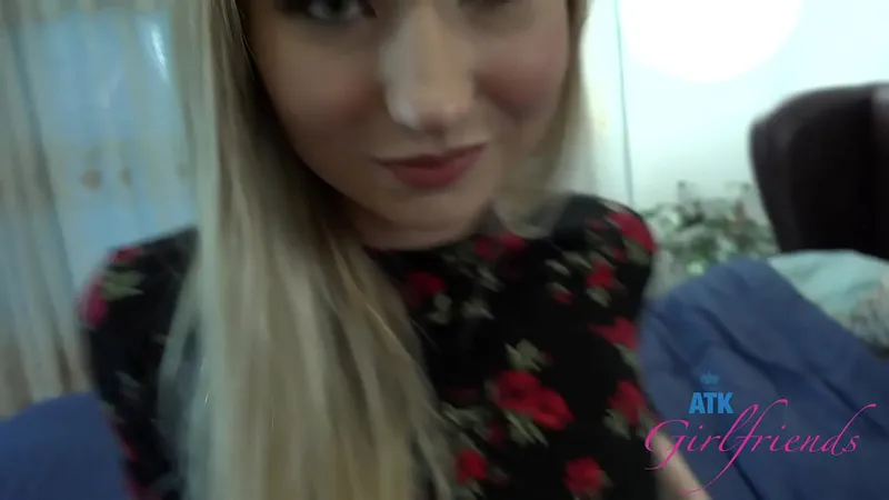 Amateur Emma Sirus GFE: Cums After Pussy Licking