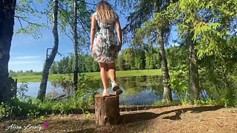 Risky Outdoor Fuck: Amateur Teen with Big Naturals