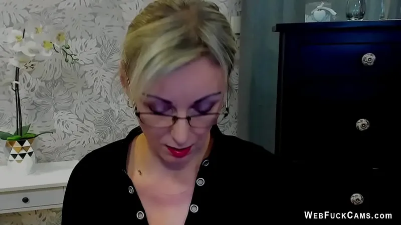 LUXvanessa Blonde MILF Teases Fans in Mini Skirt, Big Cleavage Webcam Show