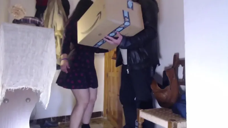 Surprise Delivery Guy Oral Sex Amateur