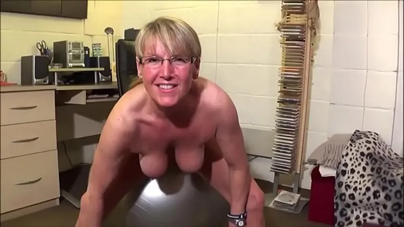 HD Amateur Mature Brit Wife Spy Video Action