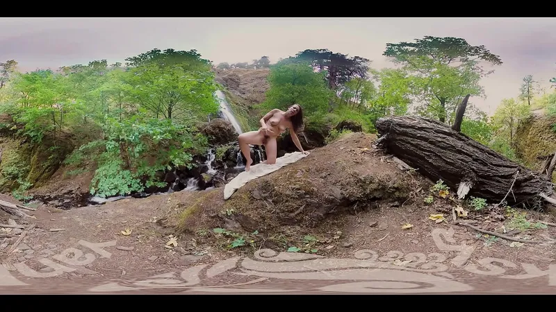 Brunette MILF's Outdoor Pussy Play in Hot VR Video