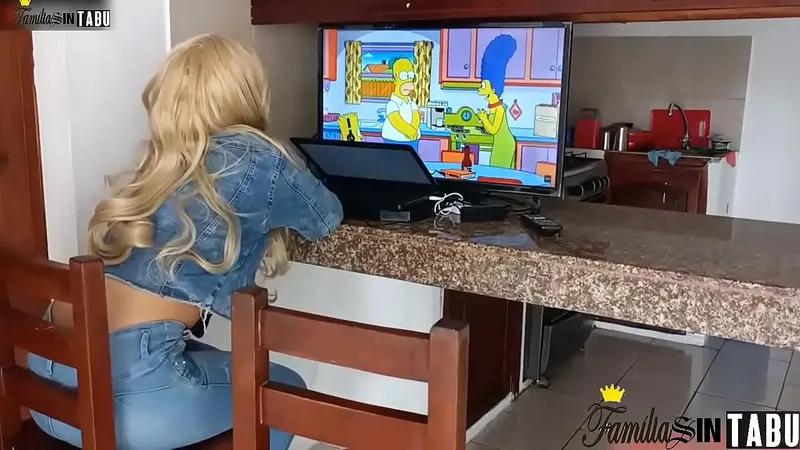 Stepsiblings Home Alone: Convincing Gorgeous Amateur