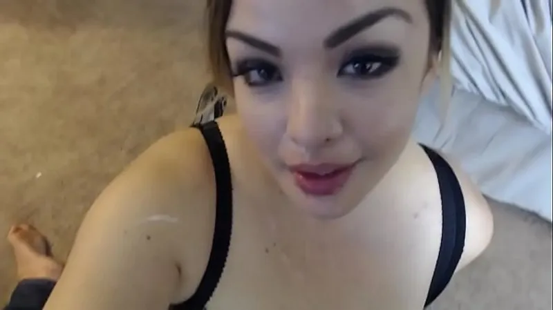 7153402 milf blowjob