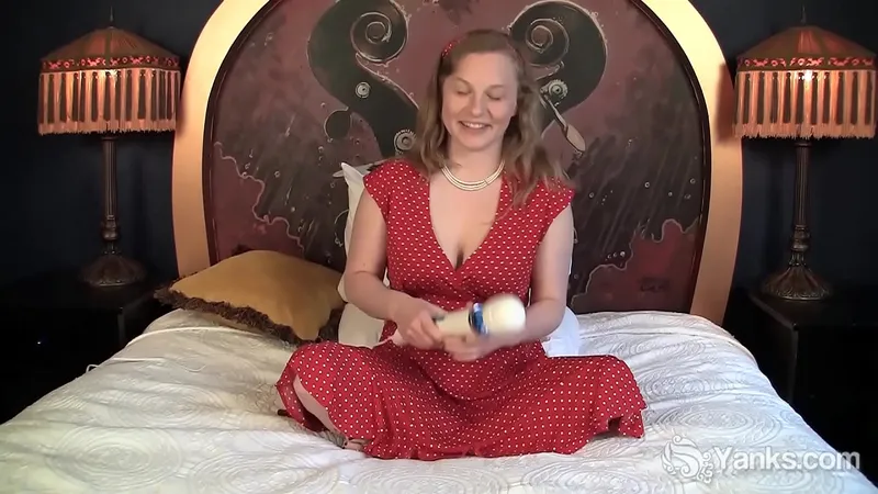 Lili Sparks' Hitachi-Powered Orgasm - Yanks Amateur Pussy Play