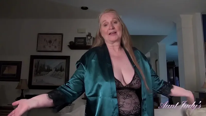 Big Tits MILF Maggie - 61yo Amateur Showcase