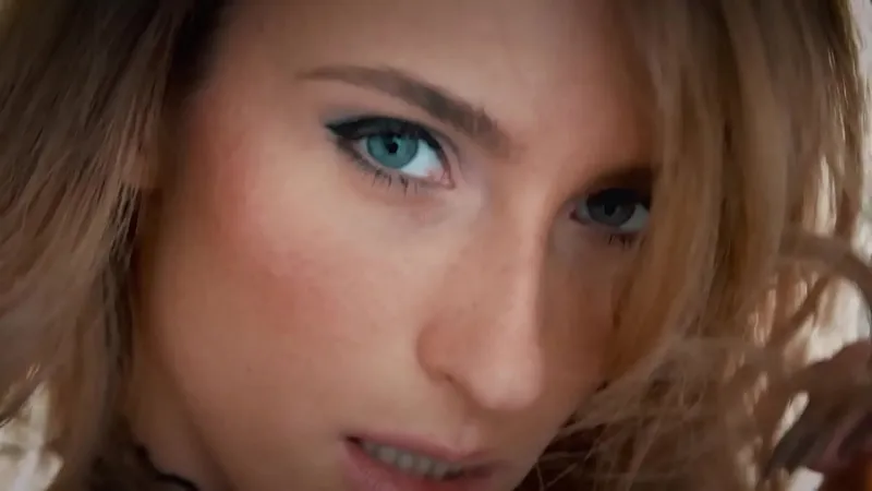 Cassie Del Isla Analy Fingers & Self Anal Fuck