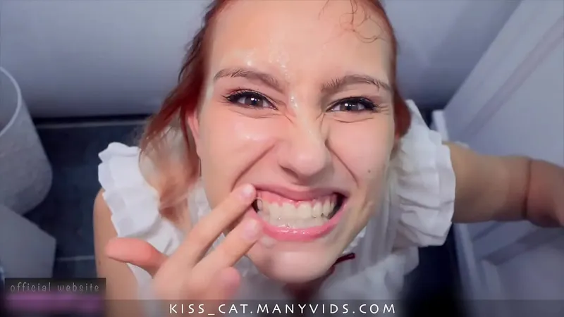 Young Babe's Intense Facefuck & Teeth Cumshot