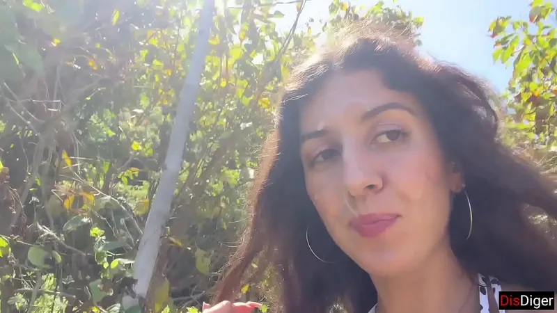Public Beach Cum Walk - Hottie Sucks & Strolls With Facial Cum