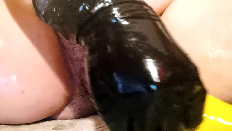 Chubby Cunt Stretched by Huge Squash