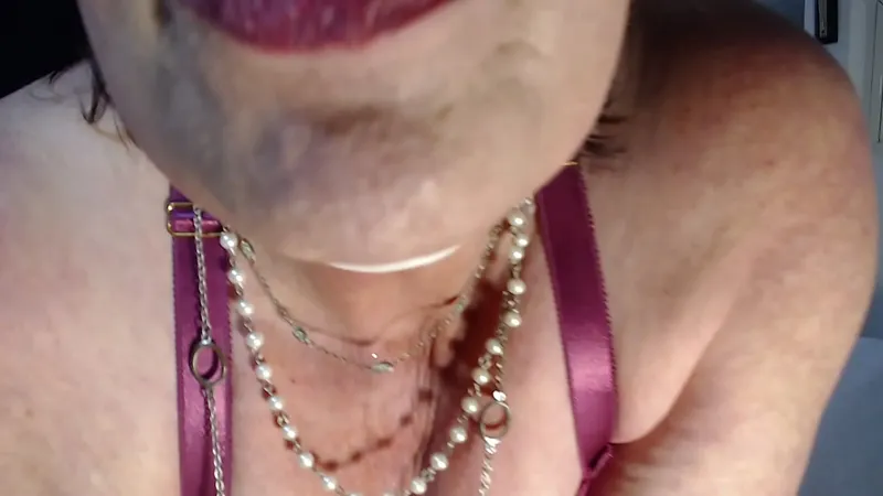 Redhead Mature DawnSkye1962 - Kisses, Shakes Booty