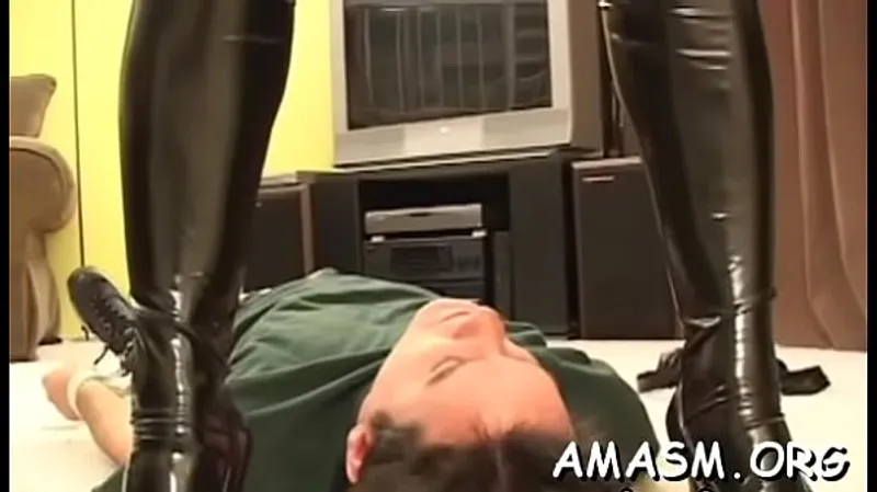 Wife Facesits Partner Intensely