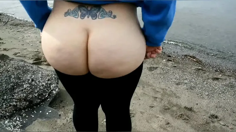 Outdoor Big Booty MILF Exhibitionism