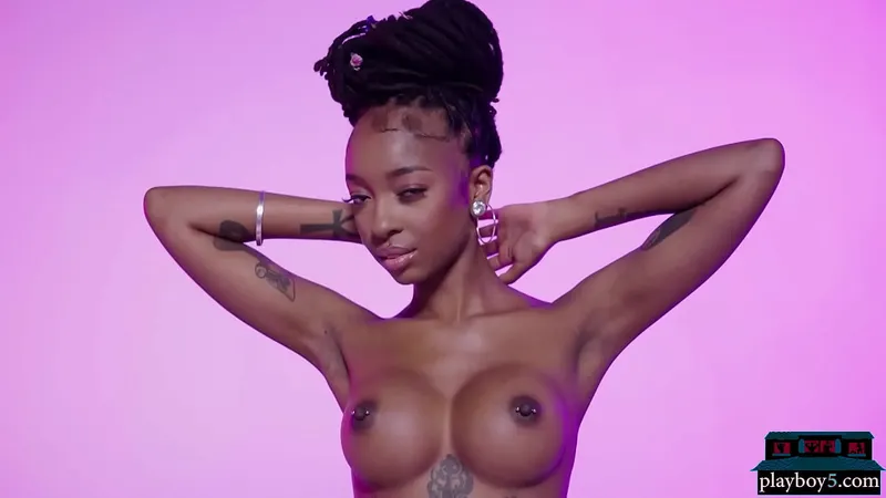 Curvy Ebony MILF in Sexy Lingerie Showcase