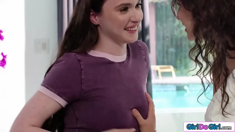 Hazel Moore catches Liz Jordan fucking pillow in mix-up