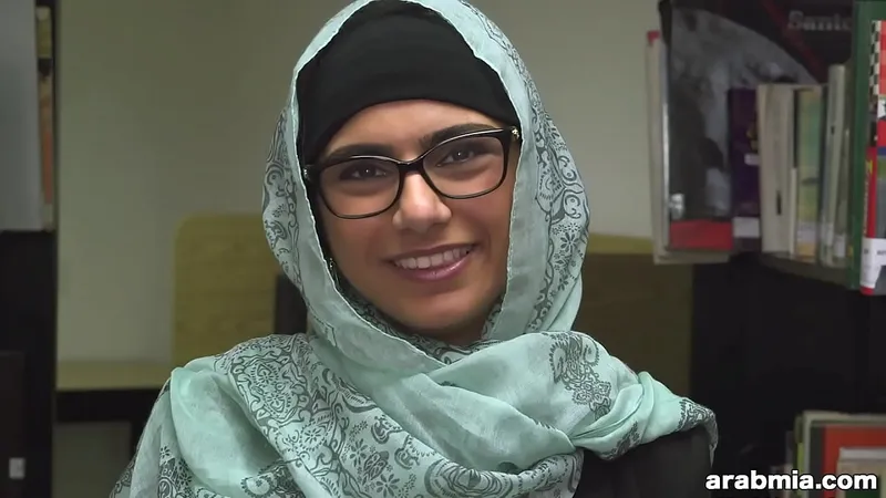 Mia Khalifa Self-Play, Steamy Library Scene