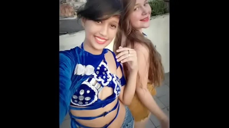 Girls Dancing - Striptease & X-Rated Moves