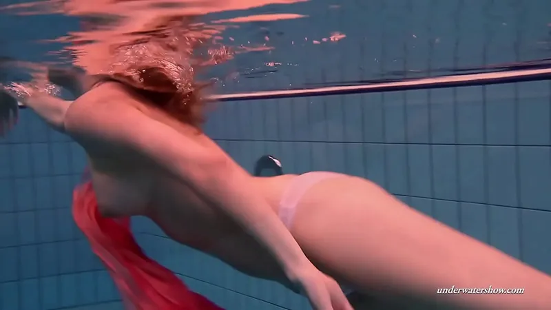 Duna Bultihalo Poolside Sexy Body Showcase