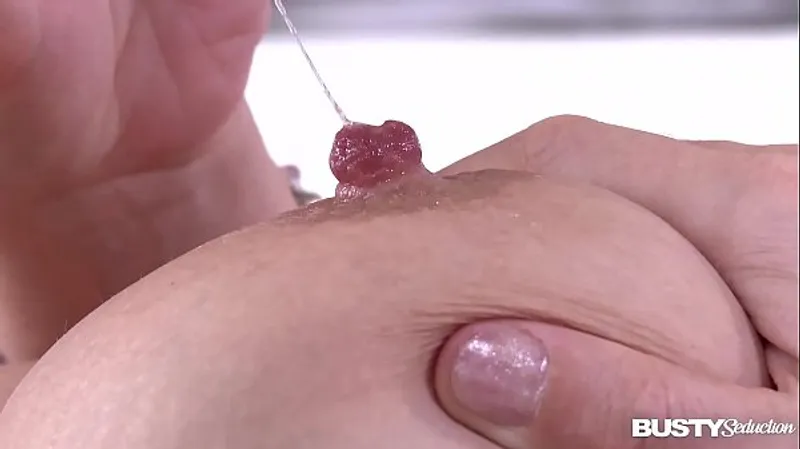 Victoria Summers: Nipple Squeeze & Fruit Fuck
