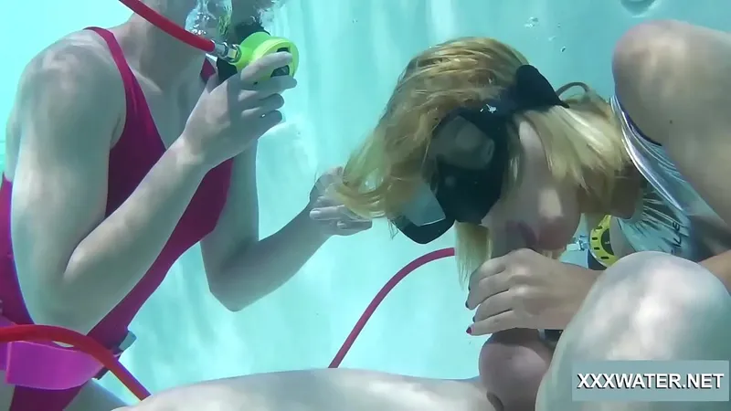 Sexy Babes Blowjobs in Swimming Pool