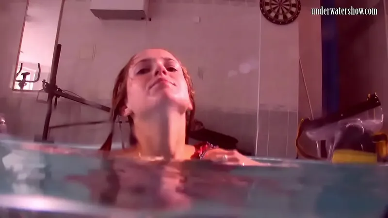 Naked Swim Girl's Sizzling Heat