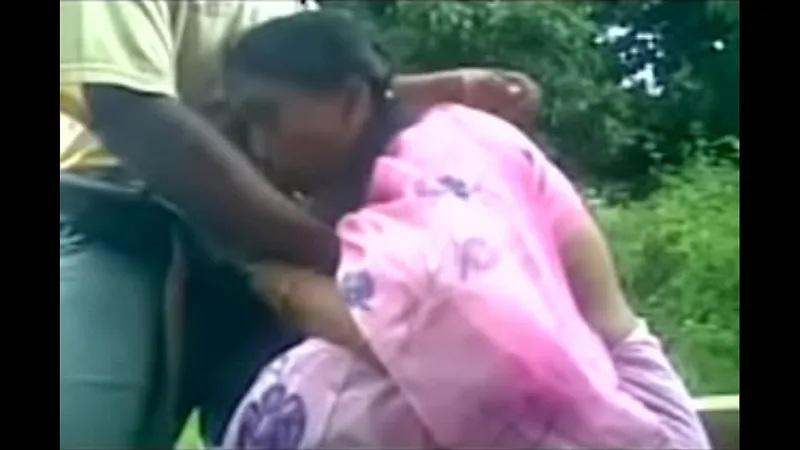 Desi Auntie Outdoor Blowjob in Park.MP4