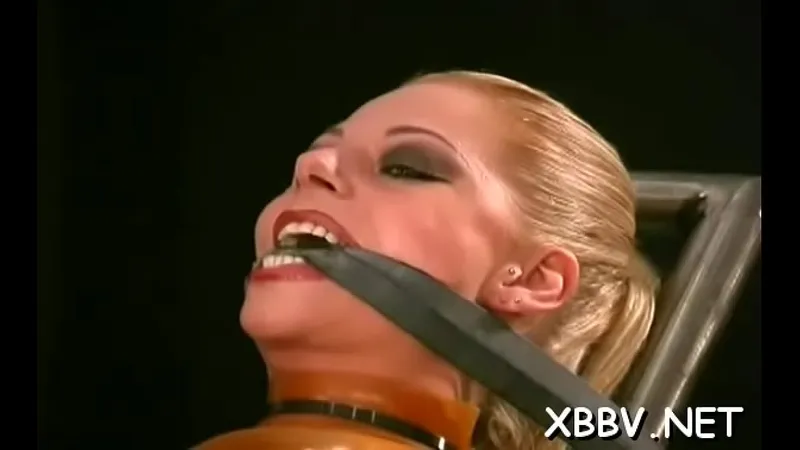 Luxurious Bombshell Fucks Herself with Toy