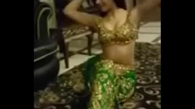Reeta Hot Hotel Dance Action