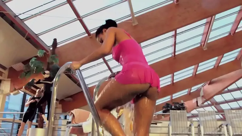 Zlata: Sizzling Pool & Underwater Heat