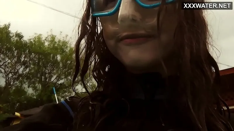 Sexy Mermaid Emi Underwater Action