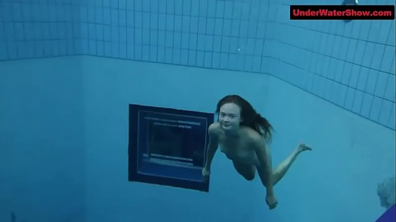 Underwater Booty Bounce Showdown