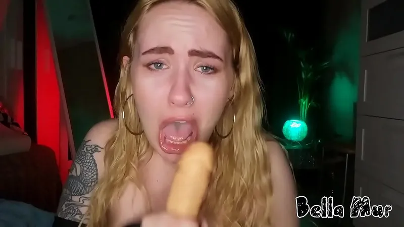 Blonde Teen Bella Mur Deepthroats & Filthy Talk